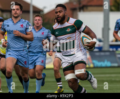 London, Großbritannien. 24. September, 2017. Andrew Durutalo bricht durch die Mitte zu Punkten versuchen, Ealing Trailfinders v London Scottish in einem Greene King IPA Championship Match auf Schloss Bar, Vallis, West Ealing, London, England, am 24. September 2017 Endstand 72-12 Credit: Lissy Tomlinson/Alamy leben Nachrichten Stockfoto