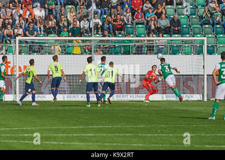 St. Gallen, Schweiz. 24. September 2017. Karim HAGGUI mit einem Erntevorsatz während des Raiffeisen Super League Spiel FC St. Gallen FC Thun 1879 vs. © Rolf Simeon/Verkünden/Alamy leben Nachrichten Stockfoto