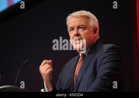 Brighton, England. 24. September, 2017. Carwyn Jones, Erster Minister von Wales, liefert Rede seine 'Welsh Bericht' am Nachmittag des ersten Tages der Labour Party jährliche Konferenz an der Brighton Centre. Diese Konferenz wird nach den Wahlen im Juni 2017, als unter der Leitung von Jeremy Corbyn, die Labour Party der konservativen Mehrheit im Parlament in einem hung Parlament resultierende reduzierte. Kevin Hayes/Alamy leben Nachrichten Stockfoto