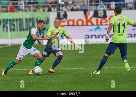 St. Gallen, Schweiz. 24. September 2017. Marco Aratore gegen Stefan Glarner während der Raiffeisen Super League Spiel FC St. Gallen FC Thun 1879 vs. Foto: Cronos/Rolf Simeon Stockfoto