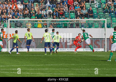 St. Gallen, Schweiz. 24. September 2017. Karim HAGGUI mit einem Erntevorsatz während des Raiffeisen Super League Spiel FC St. Gallen FC Thun 1879 vs. Foto: Cronos/Rolf Simeon Stockfoto