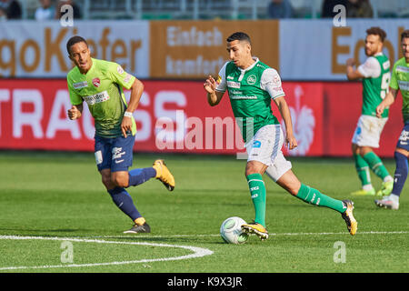 St. Gallen, Schweiz. 24. September 2017. Yannis Tafer steuert die Kugel während der Raiffeisen Super League Spiel FC St. Gallen FC Thun 1879 vs. Foto: Cronos/Rolf Simeon Stockfoto