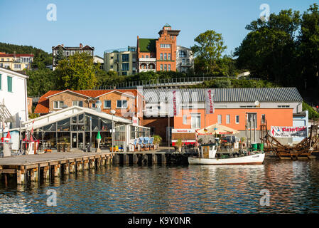 Angeln Boote und Schiffe im Hafen, Sassnitz, rügen, Mecklenburg - Vorpommern, Deutschland, Europa. Stockfoto