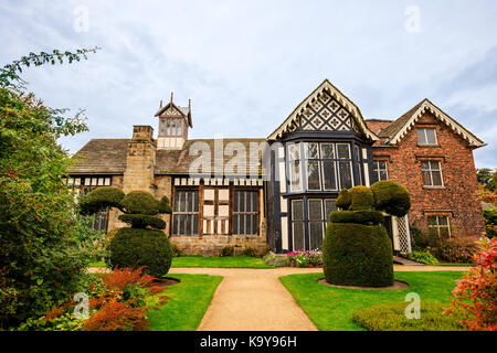 Historische elisabethanische Herrenhaus von Rufford alte Halle und Garten. Stockfoto