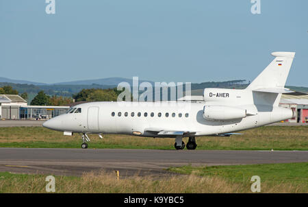 Dassault 900ex Business tri vierstrahligen Jet am Flughafen Inverness in den schottischen Highlands ankommt. Stockfoto