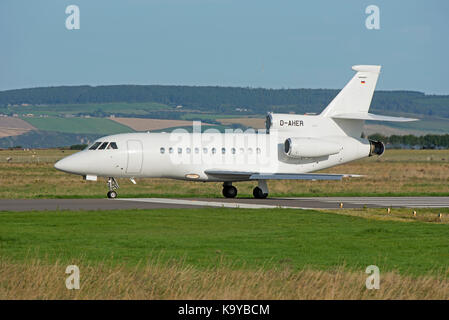 Dassault 900ex Business tri vierstrahligen Jet am Flughafen Inverness in den schottischen Highlands ankommt. Stockfoto