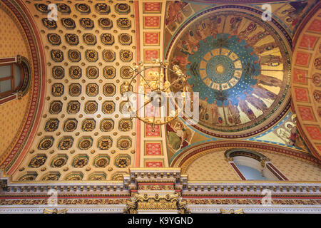 Ceilng über der Grand Staircase des Außenministeriums, entworfen von George Gilbert Scott, historisches Gebäude in London, England, Großbritannien Stockfoto