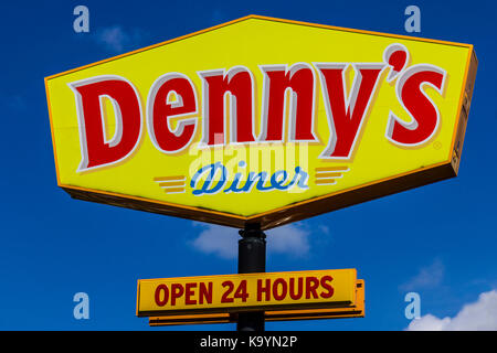 Indianapolis - ca. September 2017: Logo und Zeichen von Denny's Schnelle ungezwungene Restaurant und Diner. Denny's hat bis spät in die Nacht Essen Liebling für Gener. Stockfoto