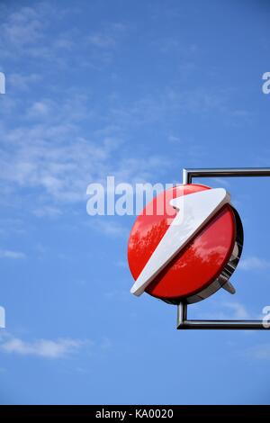 Wien, Österreich - 6. Mai: UniCredit Group Banking Company Logo auf Zweig Gebäude am 6. Mai 2012 in Wien, Österreich. UniCredit hat ein Aktionär genannt Stockfoto