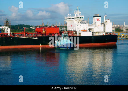 SCHLEPPER APEX SCHIEBT ROHÖLTANKER PEARY SPIRIT Stockfoto