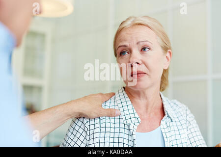 Hilfe in der harten Zeit Stockfoto