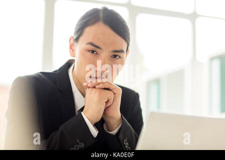 Portrait von Zuversichtlich asiatischen Manager Stockfoto