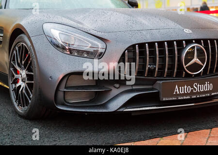 LODZ, Polen - 16. SEPTEMBER 2017: Mercedes-AMG GT C Auto Ausstellung im Store Zentrum manufaktura Stockfoto