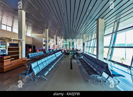 PHU QUOC, VIETNAM - am 27. APRIL 2014: Abflughalle von Phu Quoc International Airport, die im November 2012 abgeschlossen worden und in Betrieb setzen Stockfoto