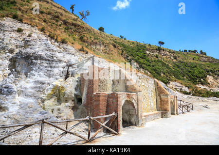 Dampfdüsen am Vulkankrater von Solfatara, Neapel, Italien Stockfoto