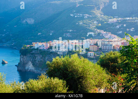 Vico Equense (Neapel, Kampanien) - eine touristische Stadt am Meer im Süden Italiens Stockfoto