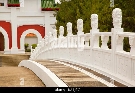 Singapur, Chinesischen Garten, Brücke, Detail, 1975 von der jtc Corporation gebaut und von Prof. Yuen-chen Yu, ein Architekt aus Taiwan. Stockfoto