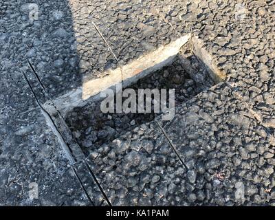 Ort der Probe von Asphalt Beschichtung. Kern Stockfoto