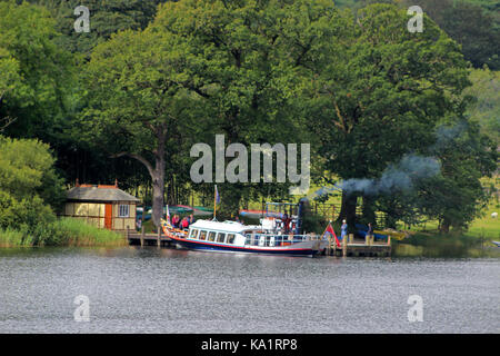 Dampf-Yacht-Gondel auf Coniston Water, Lake District Stockfoto