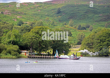 Dampf-Yacht-Gondel auf Coniston Water, Lake District Stockfoto