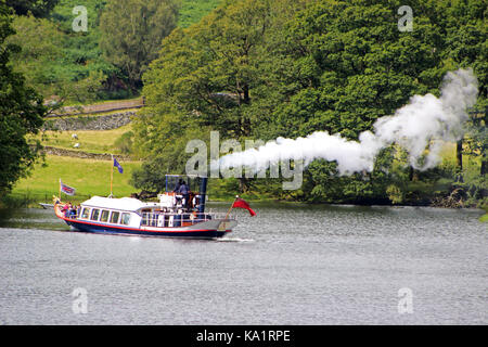 Dampf-Yacht-Gondel auf Coniston Water, Lake District Stockfoto