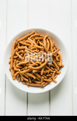 Foto der Sev Namkeen Food Collection Aloo Sev auch bekannt als namkin und nimco Eine beliebte scharfe herzhaften Snack aus Kartoffelpüree, kichererbse Flo Stockfoto