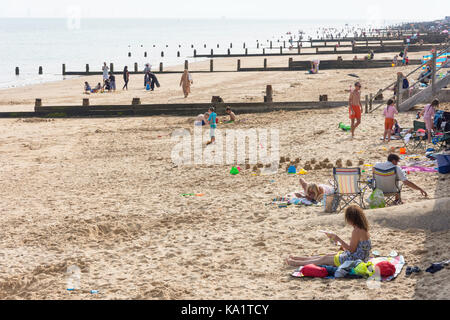 Die buhnen, Frinton Strand, Frinton-on-Sea, Essex, England, Vereinigtes Königreich Stockfoto