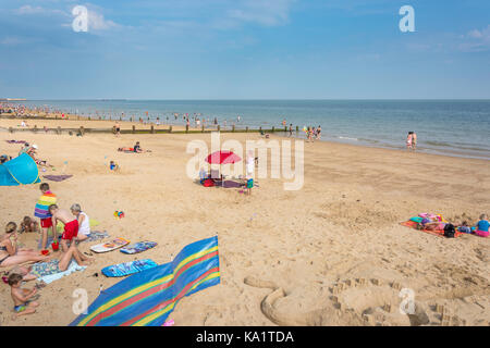 Die buhnen, Frinton Strand, Frinton-on-Sea, Essex, England, Vereinigtes Königreich Stockfoto