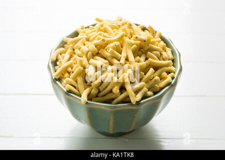 Foto der Sev Namkeen Food Collection Aloo Sev auch bekannt als namkin und nimco Eine beliebte scharfe herzhaften Snack aus Kartoffelpüree, kichererbse Flo Stockfoto