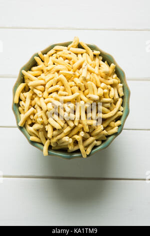 Foto der Sev Namkeen Food Collection Aloo Sev auch bekannt als namkin und nimco Eine beliebte scharfe herzhaften Snack aus Kartoffelpüree, kichererbse Flo Stockfoto