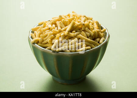 Foto der Sev Namkeen Food Collection Aloo Sev auch bekannt als namkin und nimco Eine beliebte scharfe herzhaften Snack aus Kartoffelpüree, kichererbse Flo Stockfoto