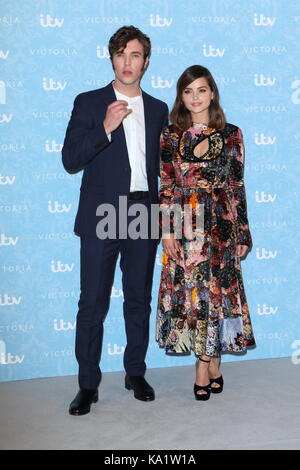 Victoria Saison 2 Drücken Sie die Taste Start auf der Ham Yard Hotel, Denman Street, London Mit: Tom Hughes, Jenna Coleman Wo: London, Großbritannien Wann: 24 Aug 2017 Quelle: WENN.com Stockfoto