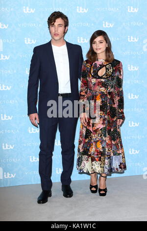 Victoria Saison 2 Drücken Sie die Taste Start auf der Ham Yard Hotel, Denman Street, London Mit: Tom Hughes, Jenna Coleman Wo: London, Großbritannien Wann: 24 Aug 2017 Quelle: WENN.com Stockfoto