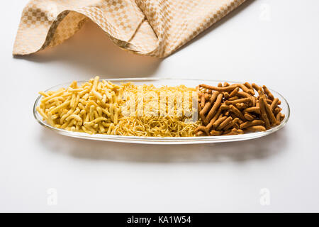 Foto der Sev Namkeen Food Collection Aloo Sev auch bekannt als namkin und nimco Eine beliebte scharfe herzhaften Snack aus Kartoffelpüree, kichererbse Flo Stockfoto