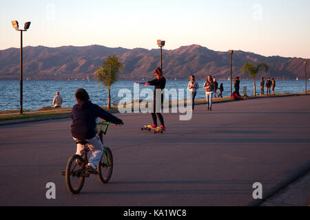 Villa Carlos Paz, Cordoba, Argentinien - 2017: Blick auf den See San Roque. Stockfoto