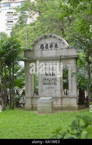 HONG KONG, Hong Kong SAR, China. 3. Juni 2013. Denkmal für den berühmten Tung Wah Pocken Krankenhaus, 18 ORKB Ning St, Kennedy Town, Hong Kong. Die Gedenkstätte Stockfoto