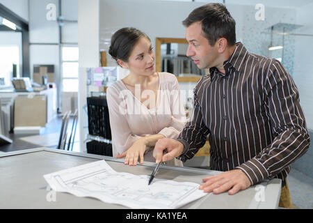 Positivecouple, Liste der Käufe und über Pläne Stockfoto