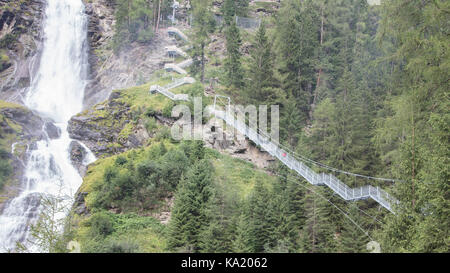 Wasserfall in den österreichischen Alpen - Stuibenfall Stockfoto