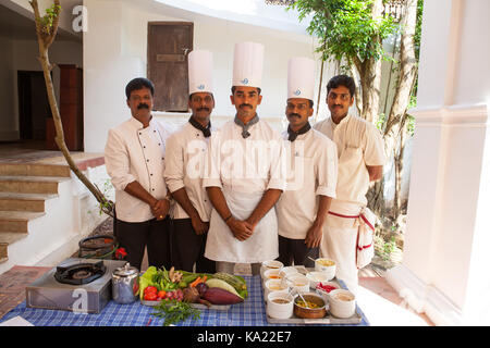 Koch-indischen Restaurant zeigen einen Master Class auf die ayurvedische Küche. Chowara, Kerala, im Südwesten Indiens. Stockfoto