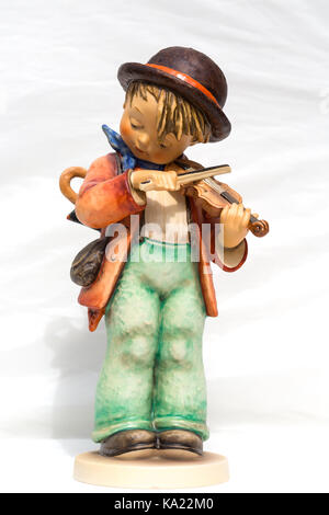 Goebel Hummel Produkte. Keramik Figur wenig Fiddler-Black Hat Stockfoto