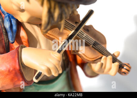 Goebel Hummel Produkte. Keramik Figur wenig Fiddler-Black Hat Stockfoto