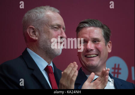 Der Führer der Jeremy Corbyn mit Schatten Brexit Staatssekretär Sir Keir Starmer von der Labour Party, jährliche Konferenz an der Brighton Centre, Brighton. Stockfoto