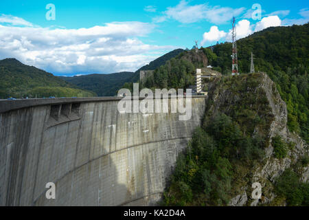 Der See und Damm Vidraru in Arges land, Rumänien Stockfoto