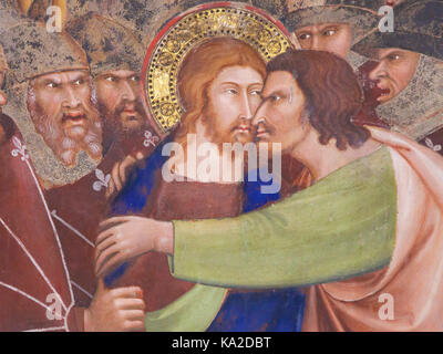 Judas verrät Jesus mit einem Kuß. 14. Jahrhundert Fresko in der Collegiata von San Gimignano, Italien. Stockfoto