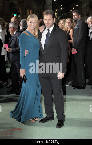 Mailand, Italien. 24 Sep, 2017. Mailand, grünen Teppich Fashion Awards Ankunft im Theater Scala abgebildet: Michelle Hunziker, Tomaso Trussardi Credit: Unabhängige Fotoagentur/Alamy leben Nachrichten Stockfoto