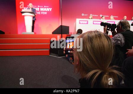 UK. 24. September, 2017. Carwyn Jones von der Labour Party, Konferenz Credit: Rupert Rivett/Alamy leben Nachrichten Stockfoto