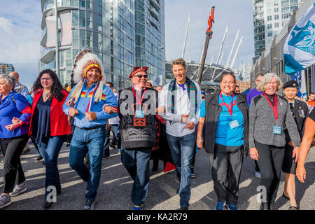 . Vancouver Oberbürgermeister Gregor Robertson am Fuß für Versöhnung, Vancouver, British Columbia, Kanada. Stockfoto