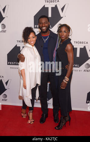 New York, NY, USA. 24 Sep, 2017. (L - R) Dawn-Lyen Gardner, Kofi Siriboe und Rutina Wesley im Tribeca TV Festival, die von AT&T, Mitte der Saison Premiere der Königin Zucker am 24. September 2017 an der Cinepolis Chelsea in NEW YORK CITY. Credit: Raymond Hagans/Medien Punch/Alamy leben Nachrichten Stockfoto