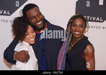 New York, NY, USA. 24 Sep, 2017. (L - R) Dawn-Lyen Gardner, Kofi Siriboe und Rutina Wesley im Tribeca TV Festival, die von AT&T, Mitte der Saison Premiere der Königin Zucker am 24. September 2017 an der Cinepolis Chelsea in NEW YORK CITY. Credit: Raymond Hagans/Medien Punch/Alamy leben Nachrichten Stockfoto