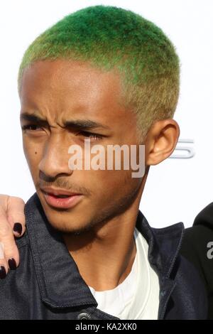 Santa Monica, CA. 23 Sep, 2017. Jaden Smith bei der Ankunft für 27. jährlichen Environmental Media Association (EMA) Auszeichnungen, Barker Hangar, Santa Monica, CA 23. September 2017. Credit: Priscilla Grant/Everett Collection/Alamy leben Nachrichten Stockfoto